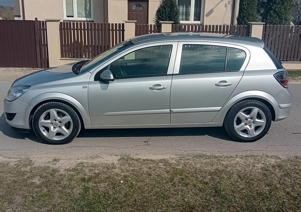 Opel Astra cena 15900 przebieg: 190000, rok produkcji 2007 z Tarnów małe 742